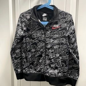 Nike boys active wear top size 6